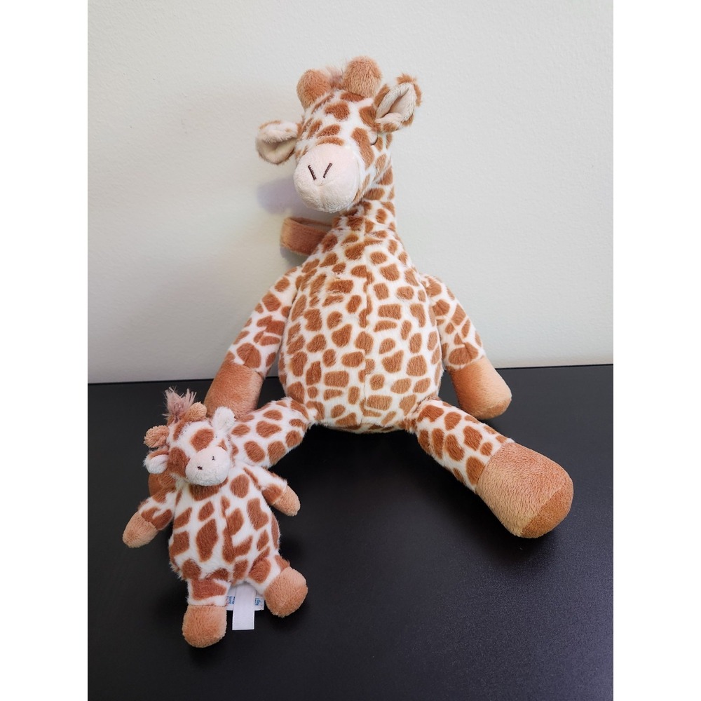 Cloud B Gentle Giraffe Musical Lullaby Soother And Rattle For Crib And Carseat